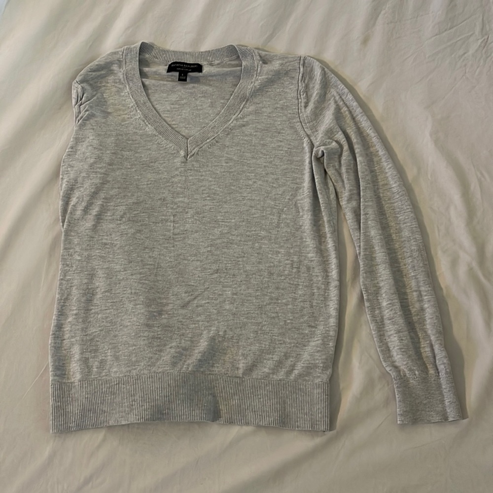Banana republic grey v neck forever sweater
